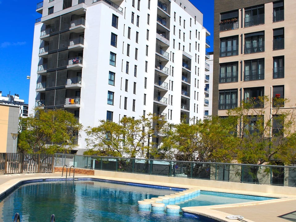 Luxuriöse Wohnung mit 1 Schlafzimmer, Balkon und Pool - Valencia