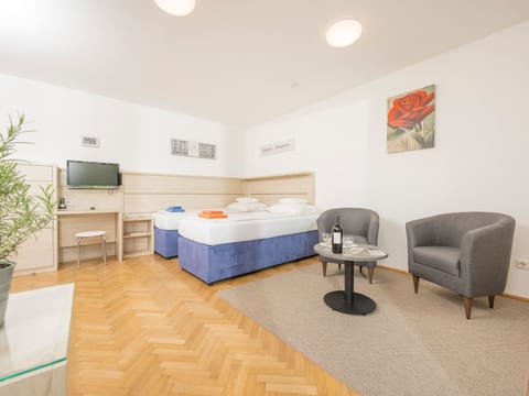 Studioappartement mit Balkon