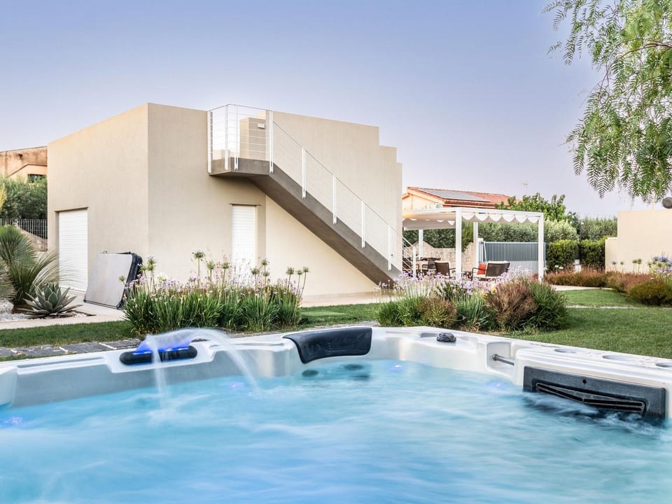 'Villa Paolo' mit Gemeinschaftspool - Calabernardo