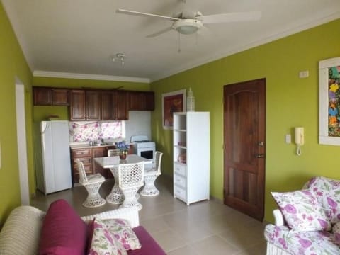 WOHNUNG MIT POOLBLICK IN RESIDENZ