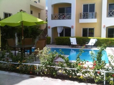 Zwei-Zimmer-Wohnung mit Poolblick in Dominicus