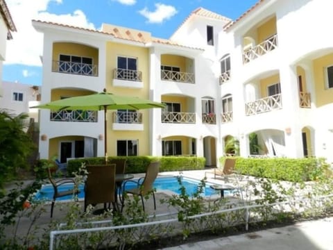 Zwei-Zimmer-Wohnung mit Poolblick in Dominicus