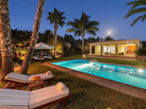 Schöne Villa Belvedere mit 4 Schlafzimmern, 3 Bädern, beheiztem Pool, zwei Whir