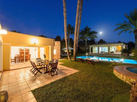 Schöne Villa Belvedere mit 4 Schlafzimmern, 3 Bädern, beheiztem Pool, zwei Whir