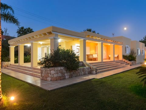 Schöne Villa Belvedere mit 4 Schlafzimmern, 3 Bädern, beheiztem Pool, zwei Whir