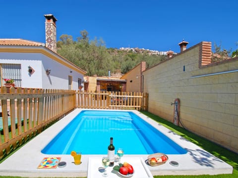 Ganzes Haus in Comares mit abschließbarem Parkplatz