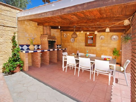 Ganzes Haus in Comares mit abschließbarem Parkplatz