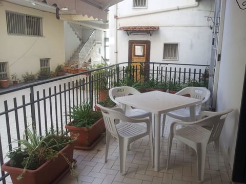 Gemütliche Wohnung in Borgo-Sanzio mit Privatparkplatz