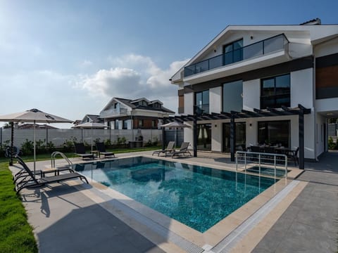 Villa in Ölüdeniz mit Kinderpool
