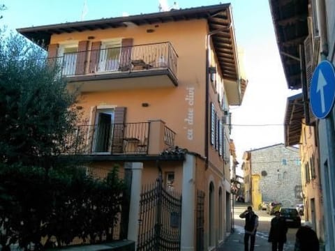 'Ca' due Olivi' mit Terrasse