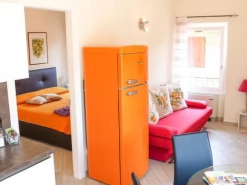 Orange' Wohnung mit privater Terrasse