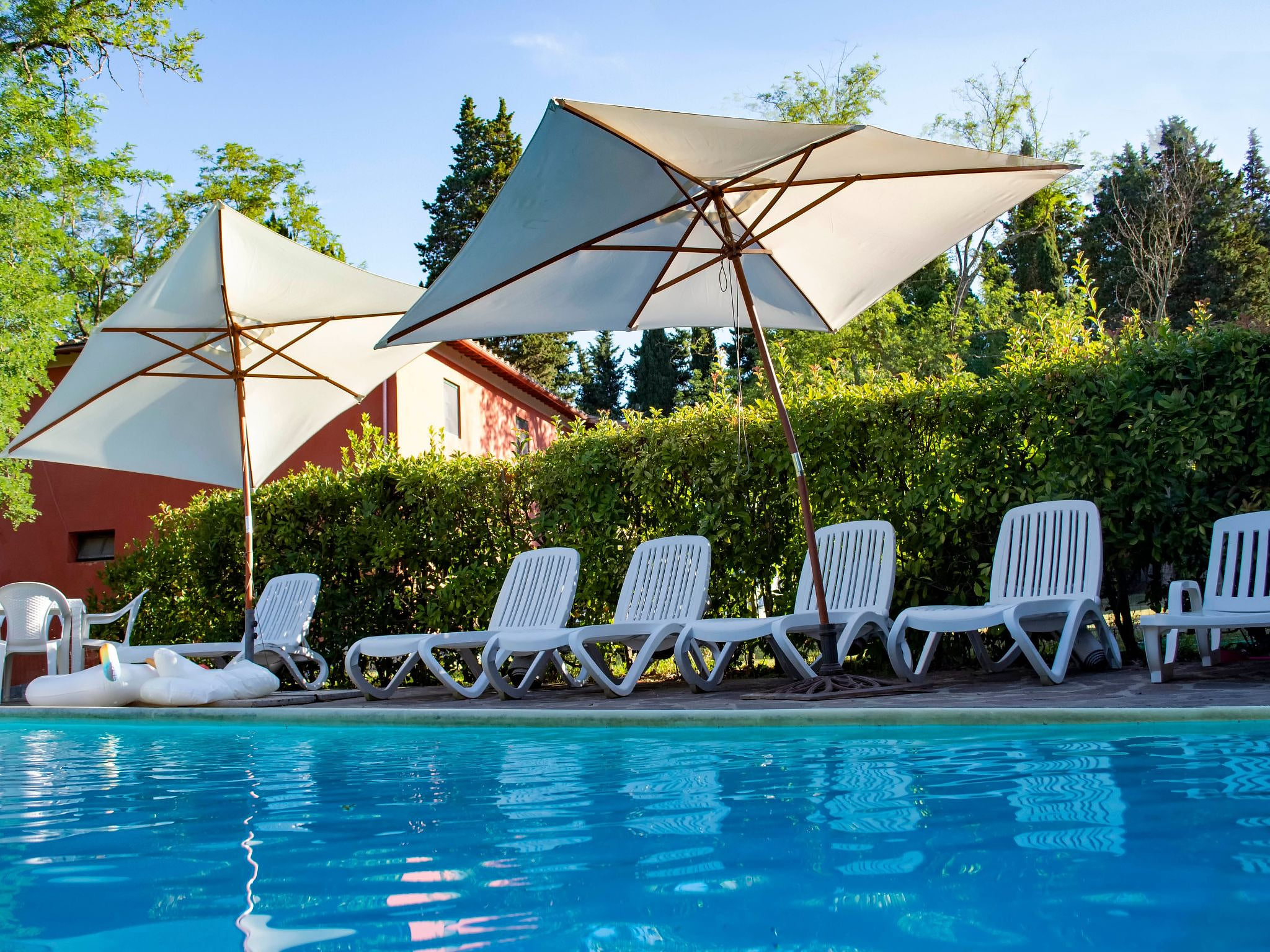 Rustikale Wohnung mit Swimmingpool in den Hügeln der Toskana
