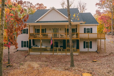 Embrace adventure at our sprawling mountain lodge in Massanutten Resort! A gateway to embracing nature, outdoor thrills, and cozy memories that will last a lifetime.  Everyday is a Season 4 Escape.