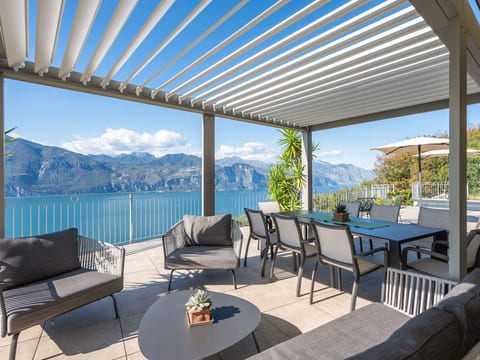Alleinstehende Villa mit Pool und Traumaussicht