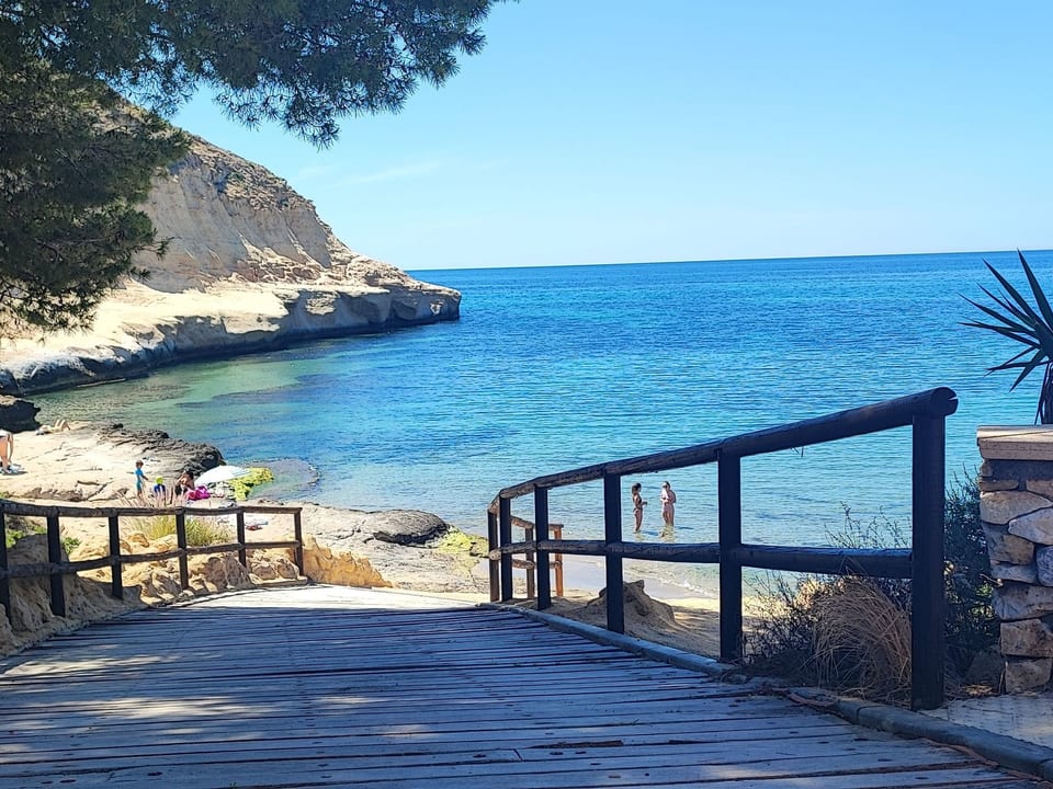 La Invincible Terreros en la primera línea de la playa - San Juan De Los Terreros