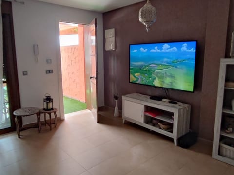 La Invincible Terreros in der 1. Reihe des Strandes