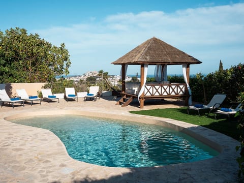 Villa Calyssa in Ibiza Privater Pool Meerblick