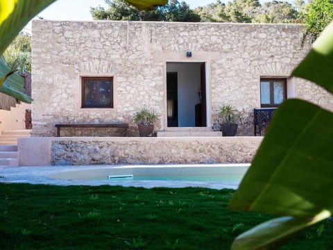 Villa Calyssa in Ibiza Privater Pool Meerblick