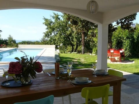 Villa am Gardasee mit großem Pool und Garten