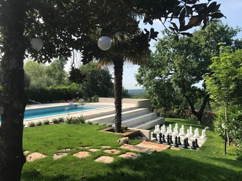 Villa am Gardasee mit großem Pool und Garten