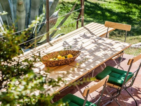 Rustiko-Landhaus mit Infinity-Pool und Seeblick