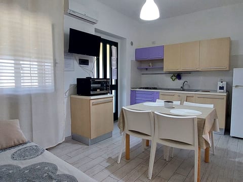 Zwei-Zimmer-Penthouse-Wohnung mit Terrasse mit Meerblick