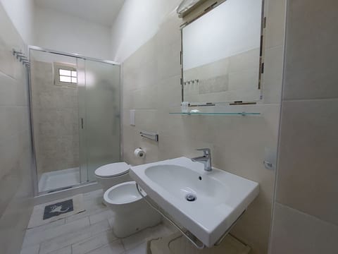 Brandneue Wohnung in Villa mit Schwimmbad