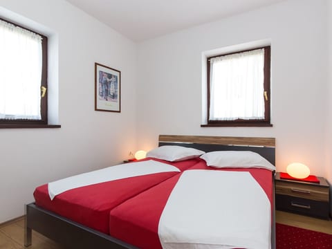 Wohnung Nr. 1 mit 2 Schlafzimmern und 2 Balkonen