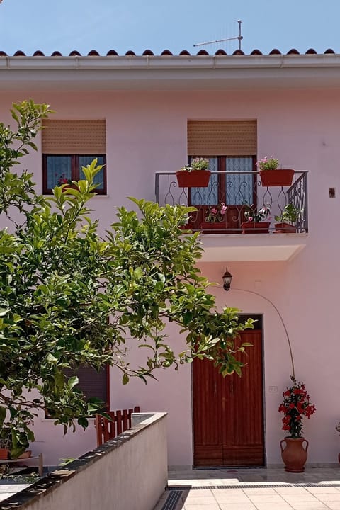 mit Terrasse
