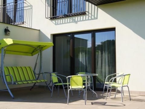mit Garten, Terrasse und Grill