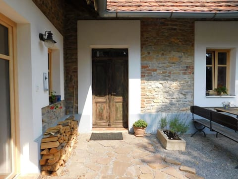 Ferienvilla mit Terrasse, Grill und Garten