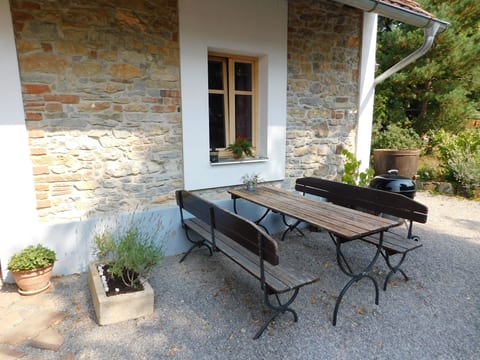 Ferienvilla mit Terrasse, Grill und Garten