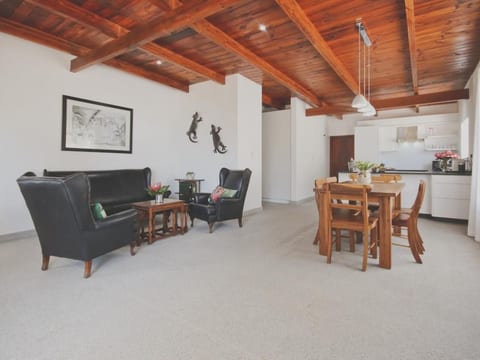 Red Rock Ocean View Villa - Captain's Apartment
