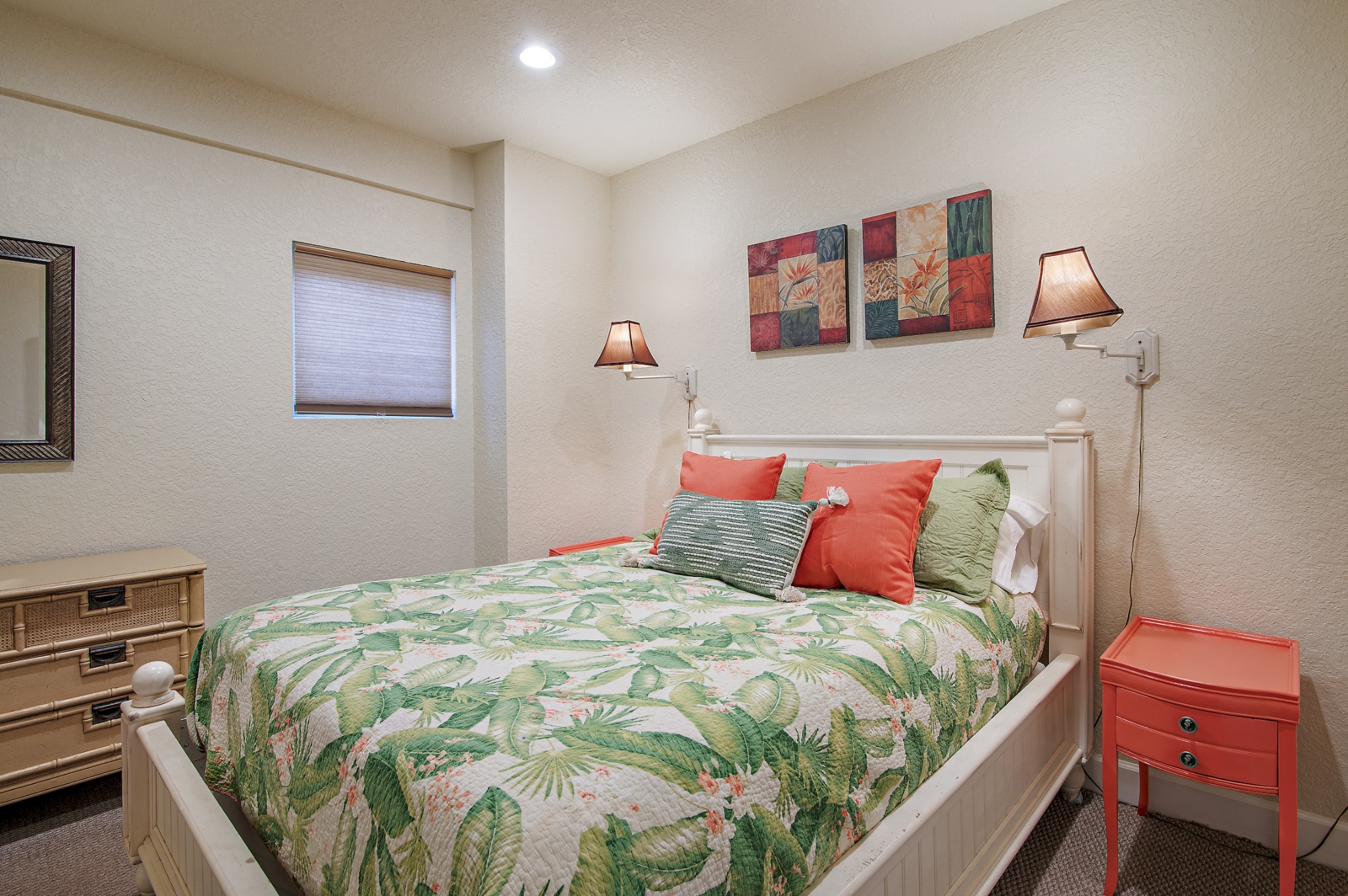 Colorful ground floor queen room has TV across from bed (not shown here). - The Seahorse Retreat - Navarre