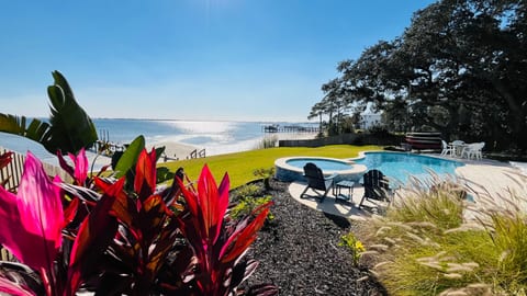 Your playground: Pool, spa, beach, dock, yard, kayaks, paddleboards