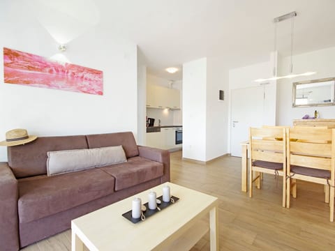 Apartment 4 Laura