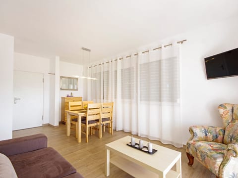 Apartment 4 Laura
