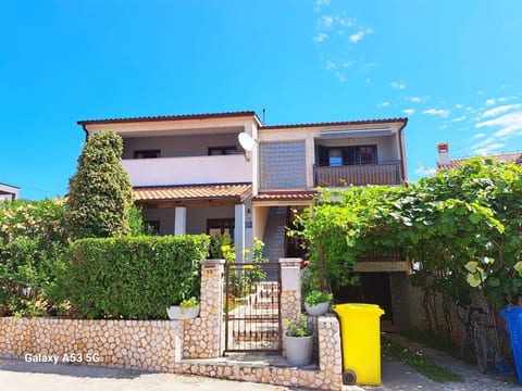 "Apartment Kate" mit Terrasse