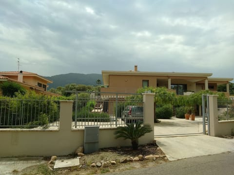 Villa Luigi, Unterkunft in der Villa, Parkplatz, Wallbox