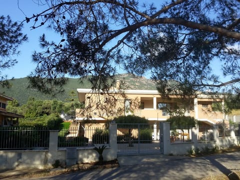 Villa Luigi, Unterkunft in der Villa, Parkplatz, Wallbox
