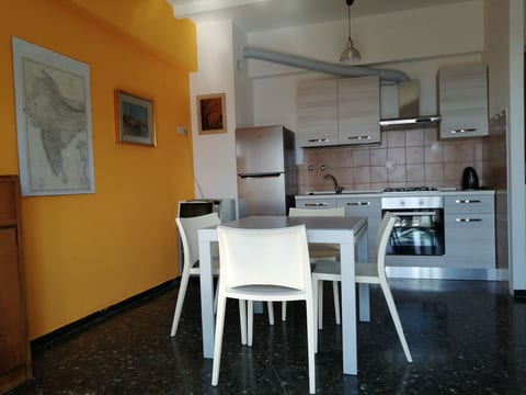 Finalmarina Zwei-Zimmer-Wohnung 300m Strand