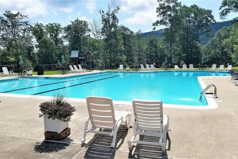 Kid friendly paradise retreat by Camelbackmountain