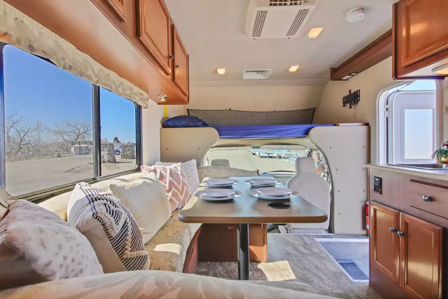 2014-fleetwood-tioga-montara-23b-sleeps-6/