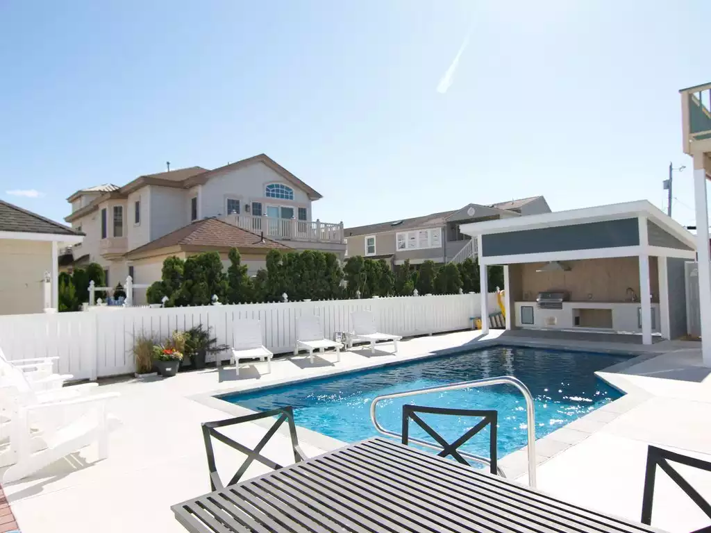 5th-house-from-beach-86th-st/