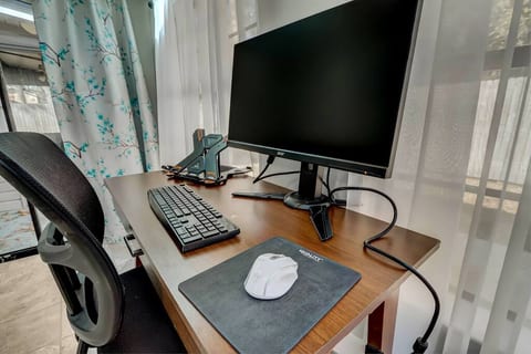 House Targaryen, 30 min to the beach, home office.