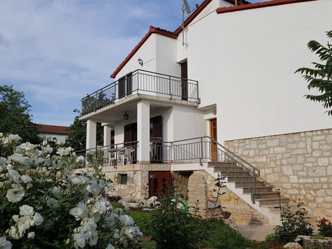 Kleine Wohnung mit schönem Balkon
