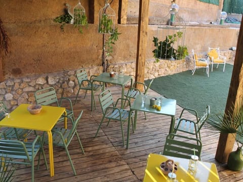 in Can Trabal mit Garten und Grill