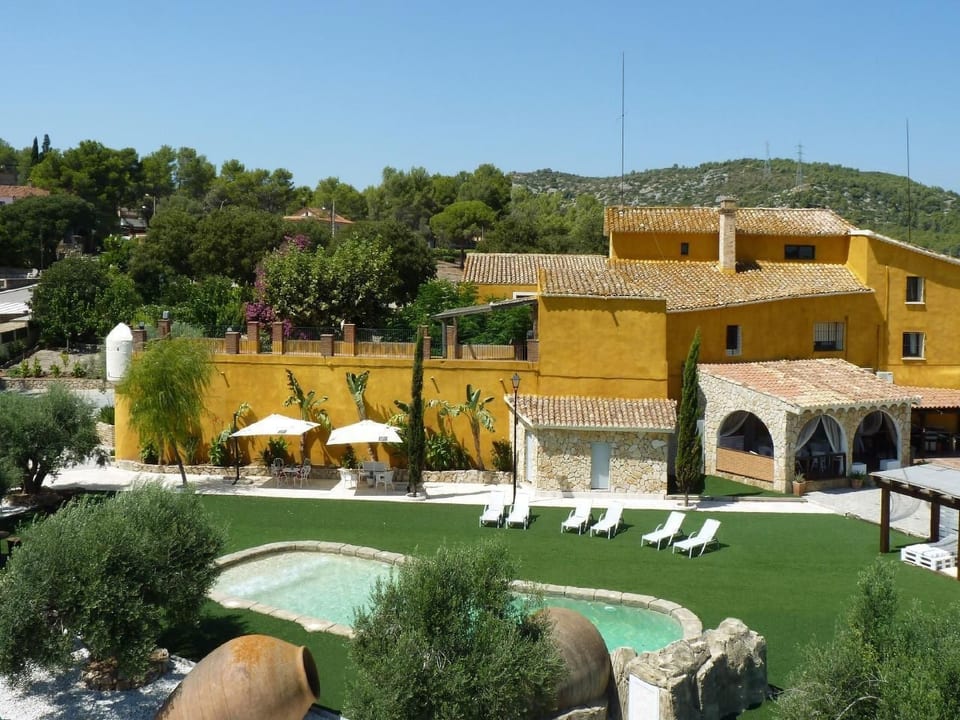 Masia Can Trabal para 24 huéspedes con piscina privada cerca de Sitges - Barcelona