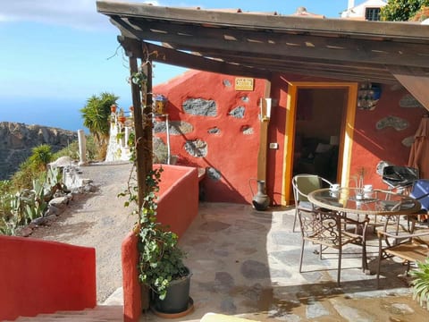 Casa Amarilla