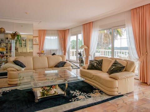 Villa mit beheizten Privat Pool und Meersicht